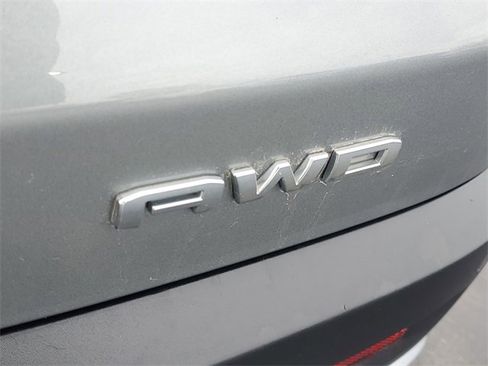 Used 2023 GMC Acadia SLE w/ Driver Convenience Package image 6