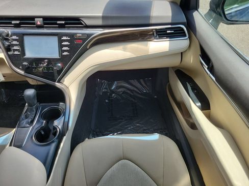 Used 2018 Toyota Camry LE FWD image 13