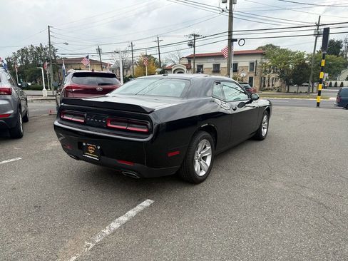 Used 2023 Dodge Challenger SXT image 4
