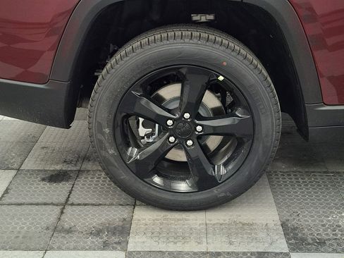New 2026 Jeep Grand Cherokee L Limited w/ Limited Altitude Package AWD/4WD image 13