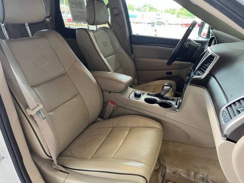 Used 2017 Jeep Grand Cherokee Overland AWD/4WD image 18