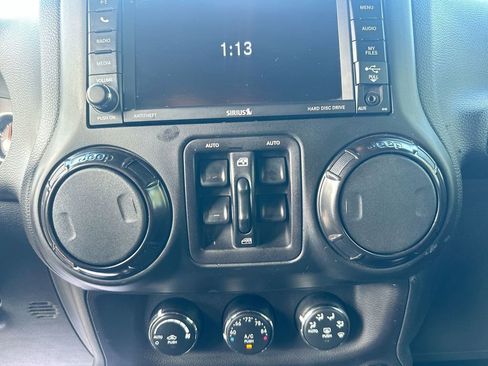 Used 2017 Jeep Wrangler Unlimited Rubicon image 25