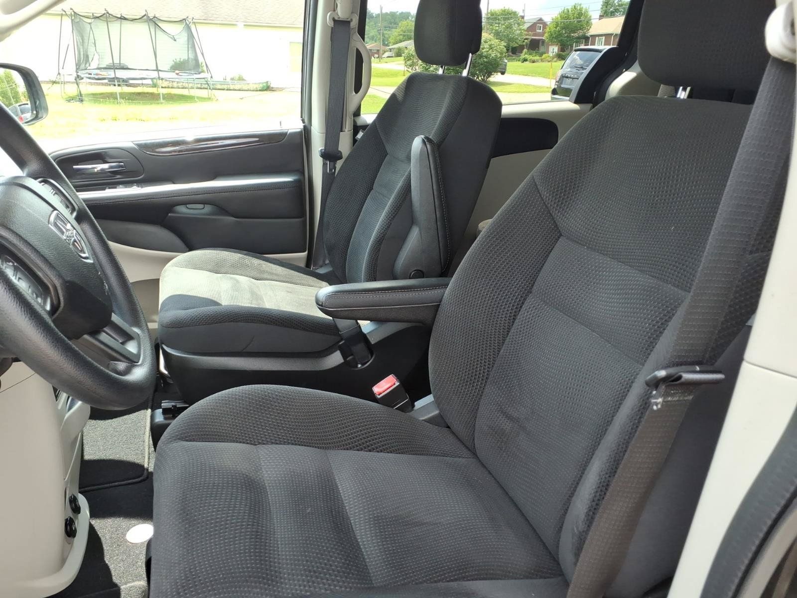 Used 2018 Dodge Grand Caravan SE w/ UConnect Hands-Free Group FWD image 4