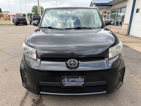 Used 2012 Scion xB FWD image 8