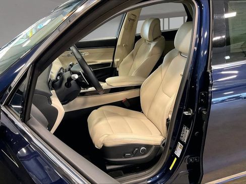Used 2022 Genesis GV70 2.5T AWD/4WD image 22