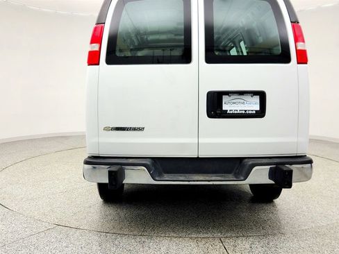 Used 2018 Chevrolet Express 2500 w/ Driver Convenience Package image 6