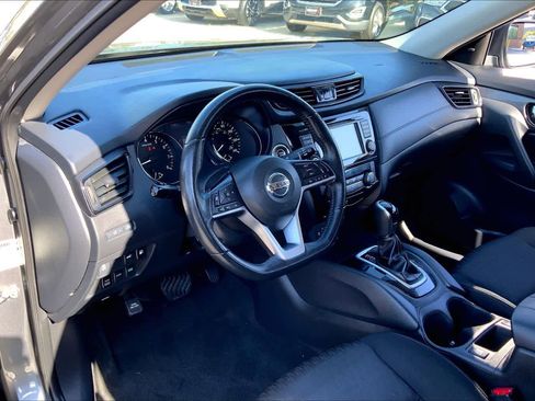 Used 2018 Nissan Rogue SV image 18