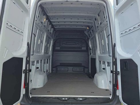 Used 2025 Mercedes-Benz Sprinter 2500 image 20