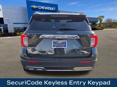 Used 2022 Ford Explorer XLT w/ Equipment Group 202A image 7