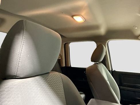 Used 2018 RAM 1500 Express AWD/4WD image 21