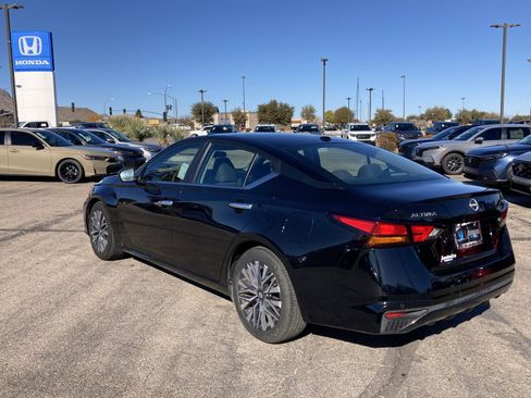 Used 2023 Nissan Altima 2.5 SV image 9