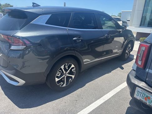 Used 2023 Kia Sportage EX FWD image 3
