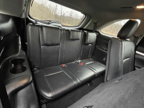 Used 2019 Toyota Highlander XLE image 17