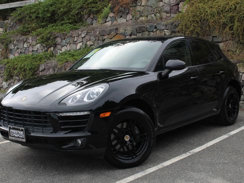 Used 2017 Porsche Macan AWD/4WD image 2