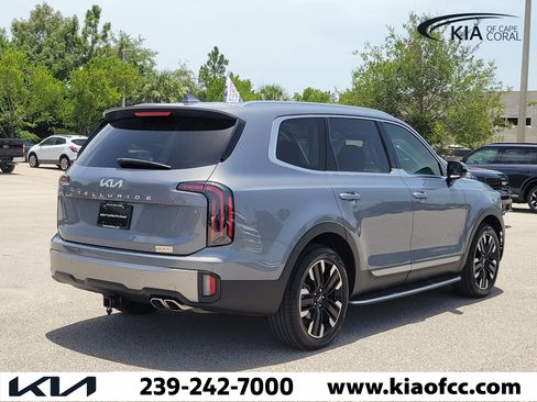 Certified 2025 Kia Telluride SX w/ SX Captain's Chair Package FWD image 6