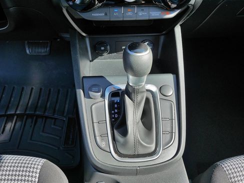 Used 2022 Hyundai Kona SE w/ Cargo Package image 24