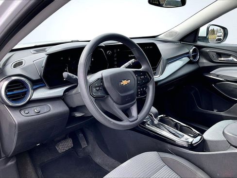Used 2025 Chevrolet Trax LT image 15