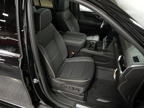 New 2026 GMC Yukon XL Elevation w/ Elevation Premium Package image 19