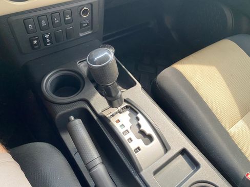 Used 2010 Toyota FJ Cruiser 4WD image 19