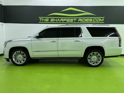 Used 2017 Cadillac Escalade ESV Platinum AWD/4WD image 6