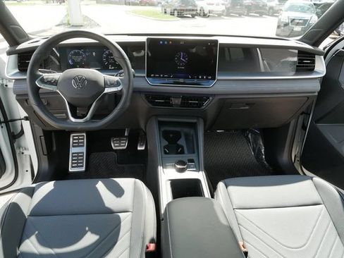 Certified 2026 Volkswagen Tiguan SE R-Line AWD/4WD image 21