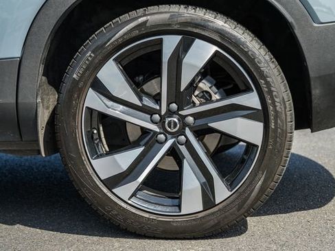 Used 2023 Volvo XC40 B5 Plus w/ Protection Package Premier AWD/4WD image 19