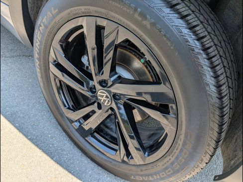 Used 2025 Volkswagen Atlas Cross Sport SEL R-Line image 21