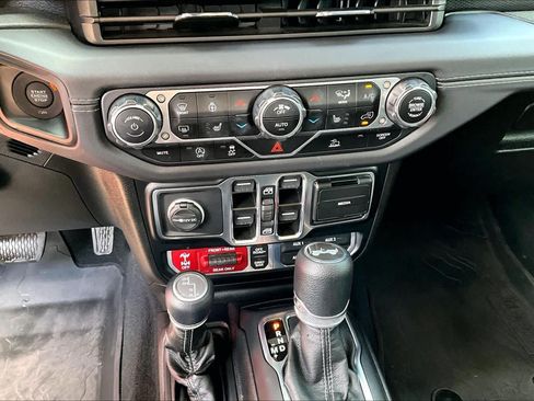Used 2024 Jeep Wrangler Unlimited Rubicon w/ Convenience Group AWD/4WD image 30