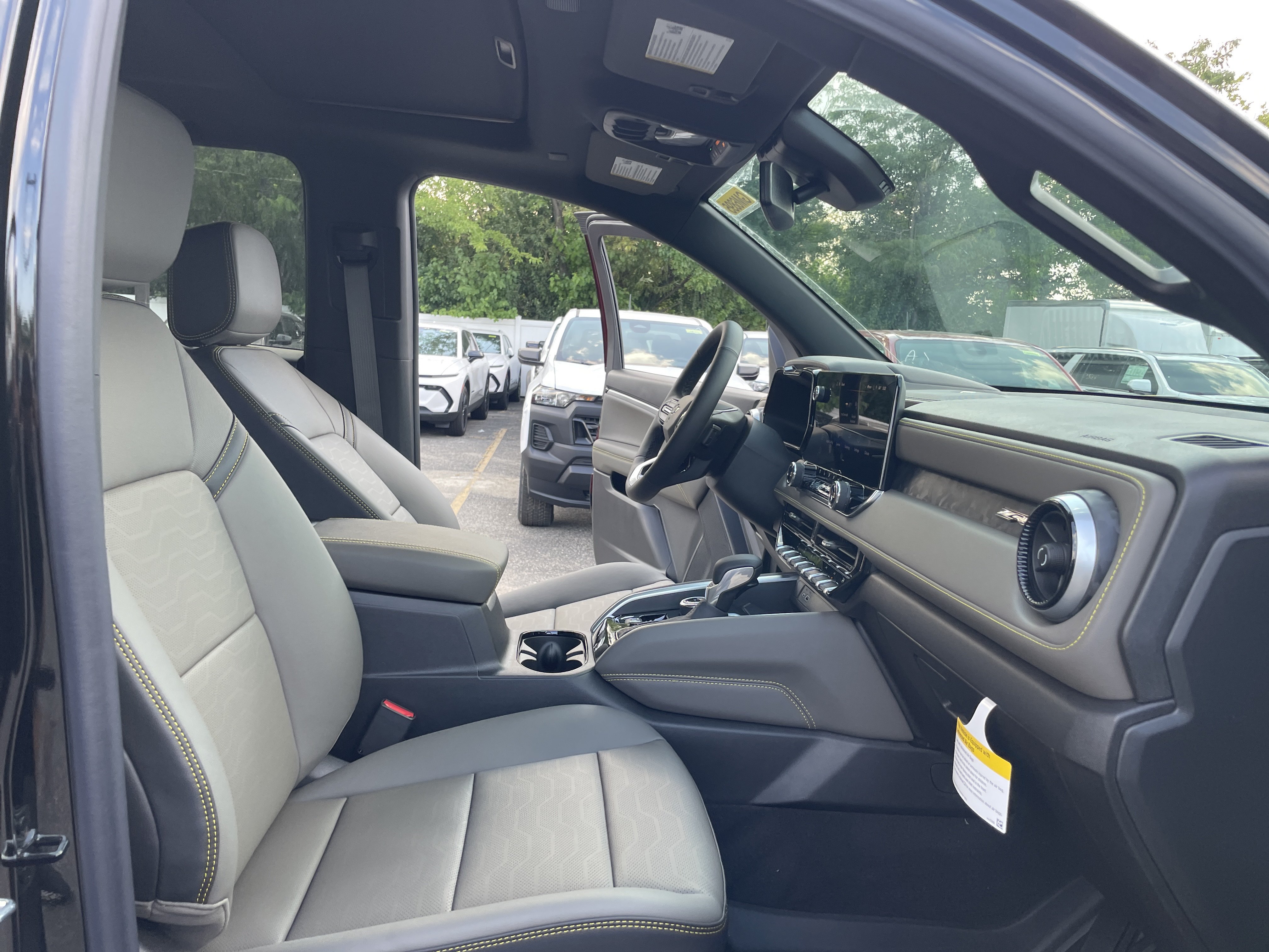 New 2026 Chevrolet Colorado ZR2 w/ Technology Package AWD/4WD image 30