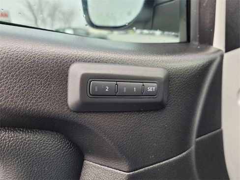 Used 2024 Nissan Titan PRO-4X w/ Pro-4x Convenience Package image 39
