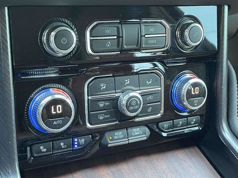 Used 2023 GMC Yukon Denali Ultimate AWD/4WD image 32