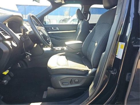 Used 2019 Ford Explorer XLT FWD image 5