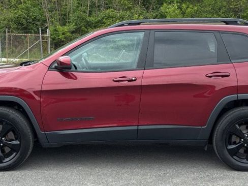 Used 2020 Jeep Cherokee Latitude Plus AWD/4WD image 6