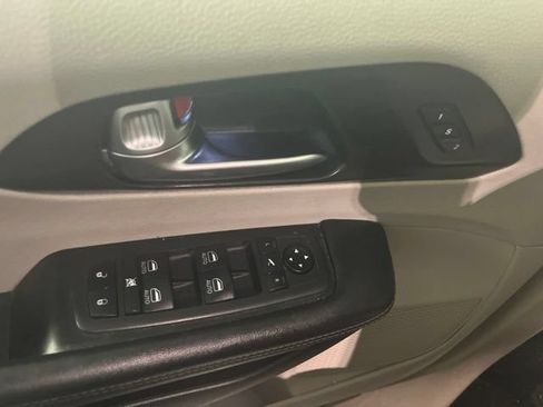 Used 2020 Chrysler Pacifica Limited FWD image 21