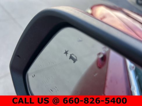 Used 2023 Chevrolet Traverse LT image 11