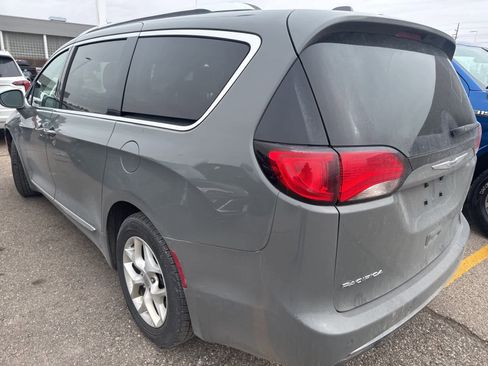 Used 2020 Chrysler Pacifica Limited image 26