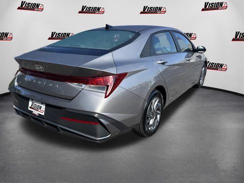Used 2024 Hyundai Elantra SEL FWD image 5