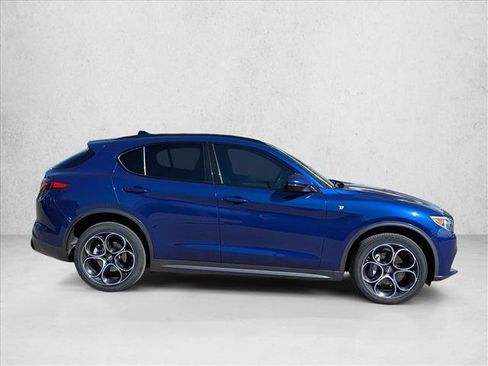 Used 2023 Alfa Romeo Stelvio Ti AWD/4WD image 4