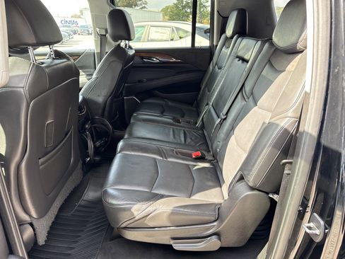 Used 2019 Cadillac Escalade ESV Luxury image 14