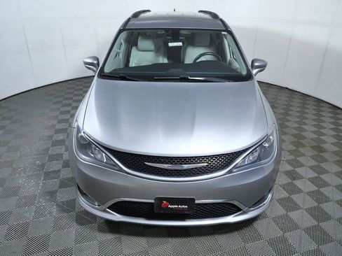 Used 2017 Chrysler Pacifica Touring-L Plus w/ Tire & Wheel Group FWD image 3