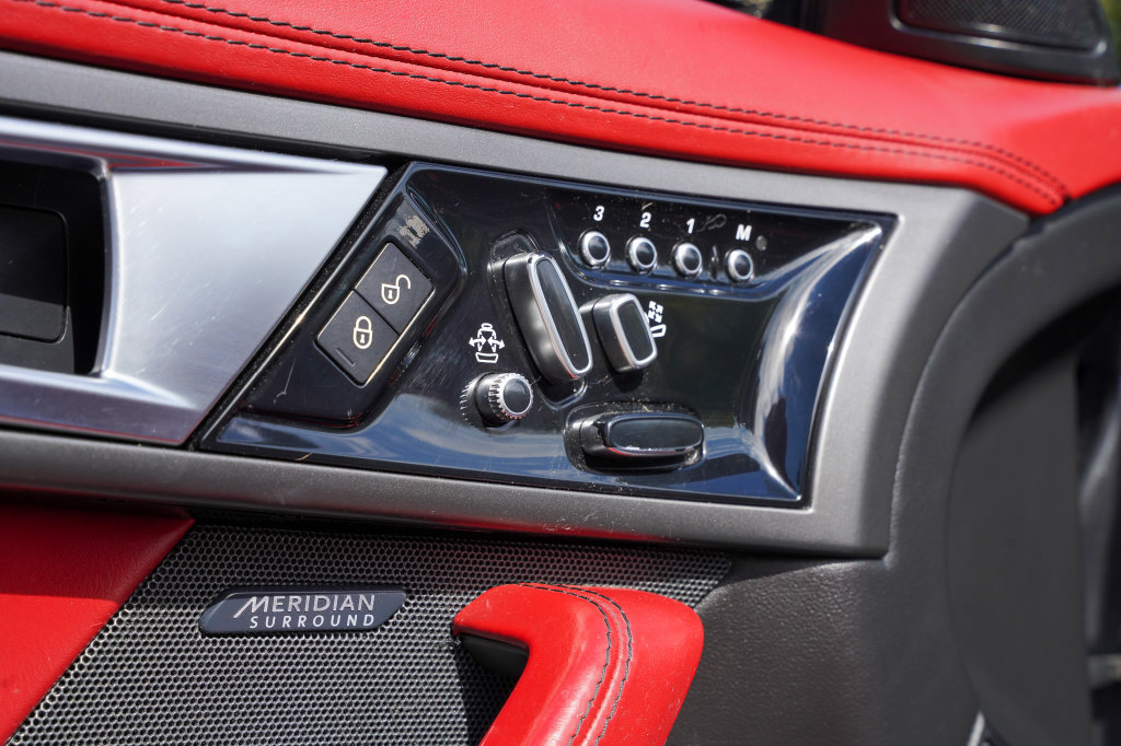 Used 2016 Jaguar F-TYPE R AWD/4WD image 26