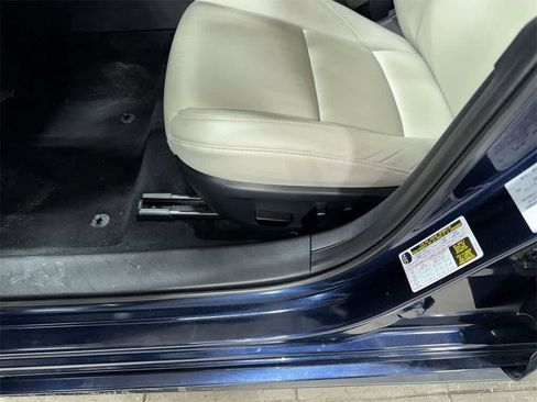 Used 2019 MAZDA MAZDA3 w/Preferred Pkg image 23