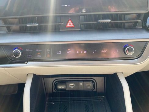 Certified 2024 Kia Sportage EX FWD image 17