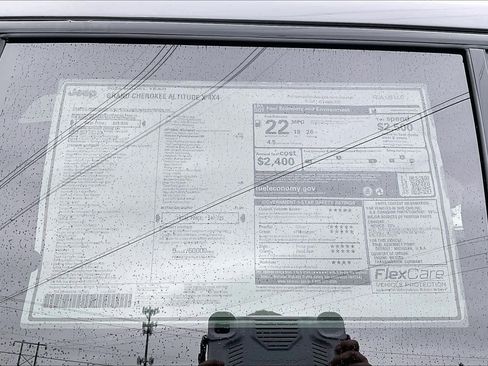 New 2025 Jeep Grand Cherokee Altitude image 24