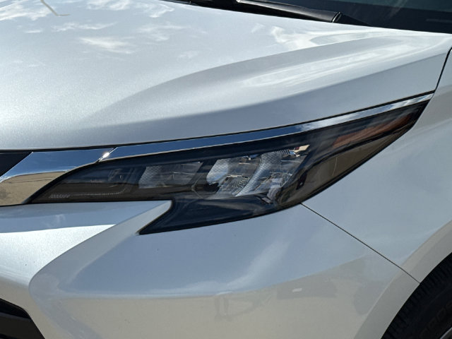Used 2025 Toyota Sienna XLE FWD image 4