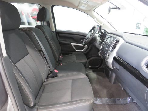 Used 2018 Nissan Titan SV AWD/4WD image 11