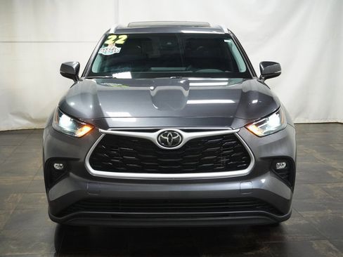 Certified 2023 Toyota Highlander L image 10