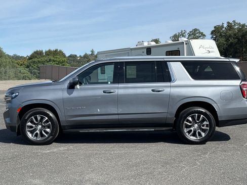 Used 2022 Chevrolet Suburban LT w/ Luxury Package AWD/4WD image 6
