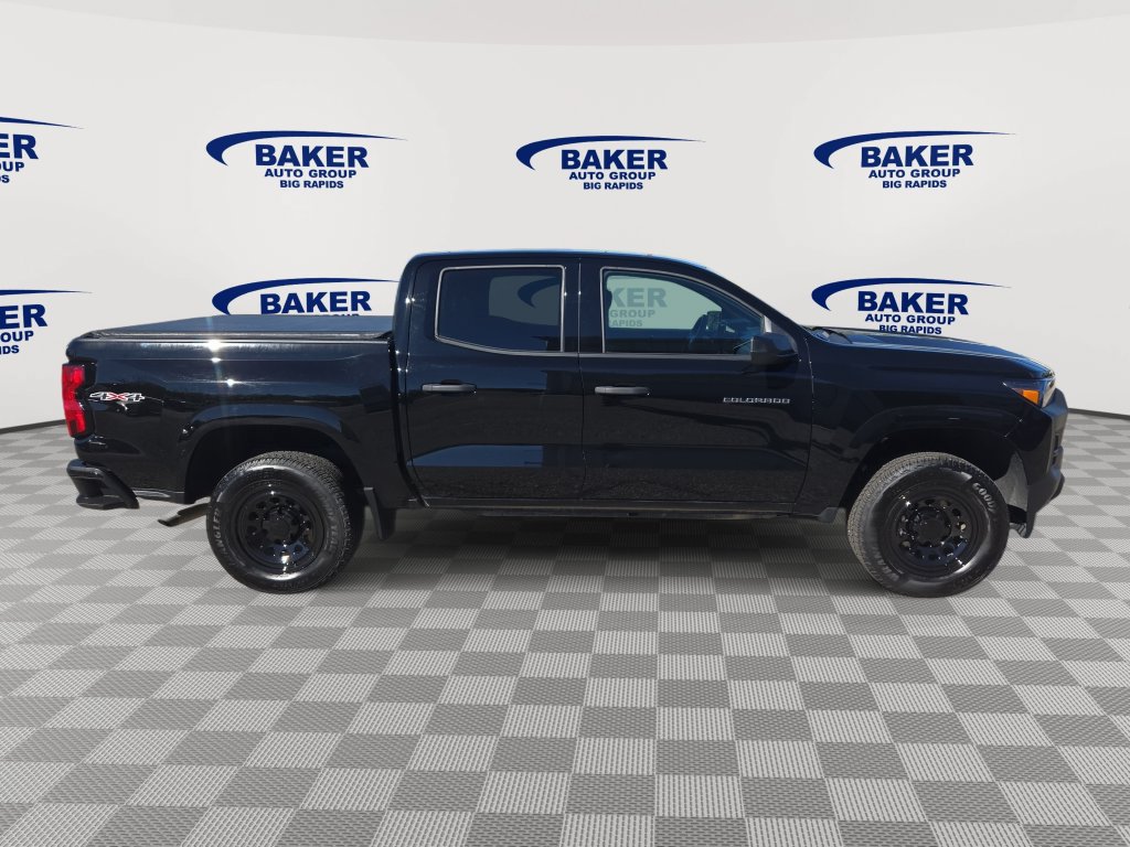 Used 2024 Chevrolet Colorado W/T AWD/4WD image 2