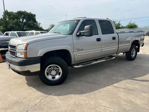 Used 2006 Chevrolet Silverado 2500 LT w/ Heavy-Duty Power Package RWD image 14